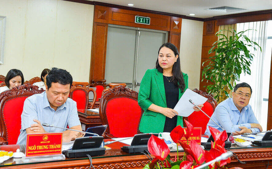 Bà Nguyễn Thị Thu Hà - Ủy viên Trung ương Đảng, Phó Chủ tịch, Tổng Thư ký Ủy ban Trung ương MTTQ Việt Nam phát biểu tại buổi làm việc. Ảnh: Thành Chung