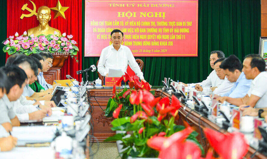 Thường trực Ban Bí thư Trần Cẩm Tú làm việc với Ban Thường vụ Tỉnh ủy Hải Dương. Ảnh: Thành Chung