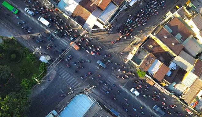 The intersection of Truong Chinh - Tan Ky Tan Quy is the northwest gateway of Ho Chi Minh City that is often congested during rush hour. Photo: Anh Tu