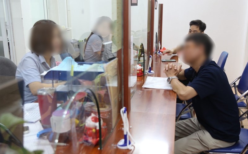 Information about the regime and policies of part-time workers at the commune level has received public attention. Photo: Huong Nha