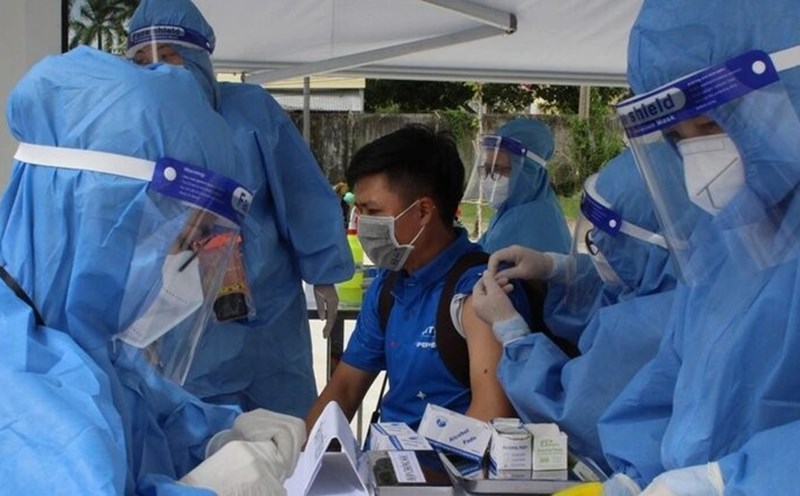COVID-19 infection vaccination in Bac Lieu in 2021. Photo: Nhat Ho