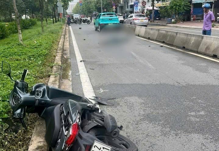 Hien truong vu tai nan giua xe taxi cong nghe va xe may o TP Thu Duc. Anh: Dong Hoang