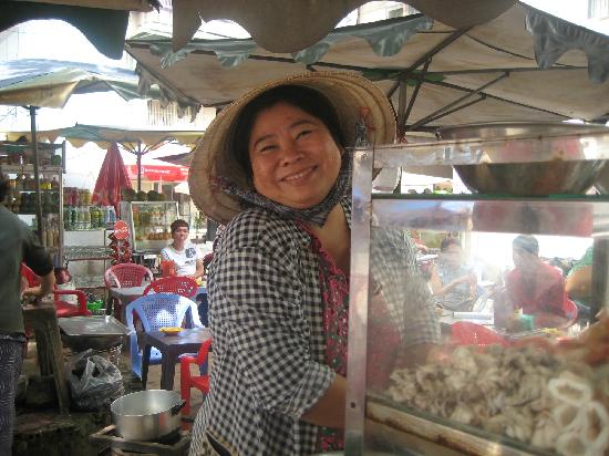 Ms. Nguyen Thi Thanh - who was nicknamed "Lunch Lady" by Anthony Bourdain. Photo: Tripadvisor