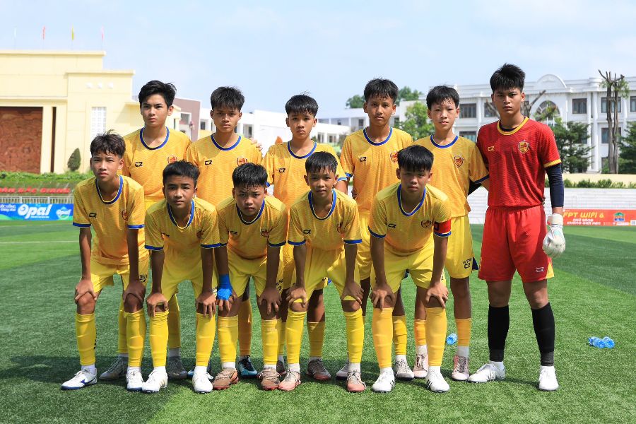 Giai bong da U13 T&T Cup 2025 co su tham gia cua 8 doi. Anh: Minh Dan