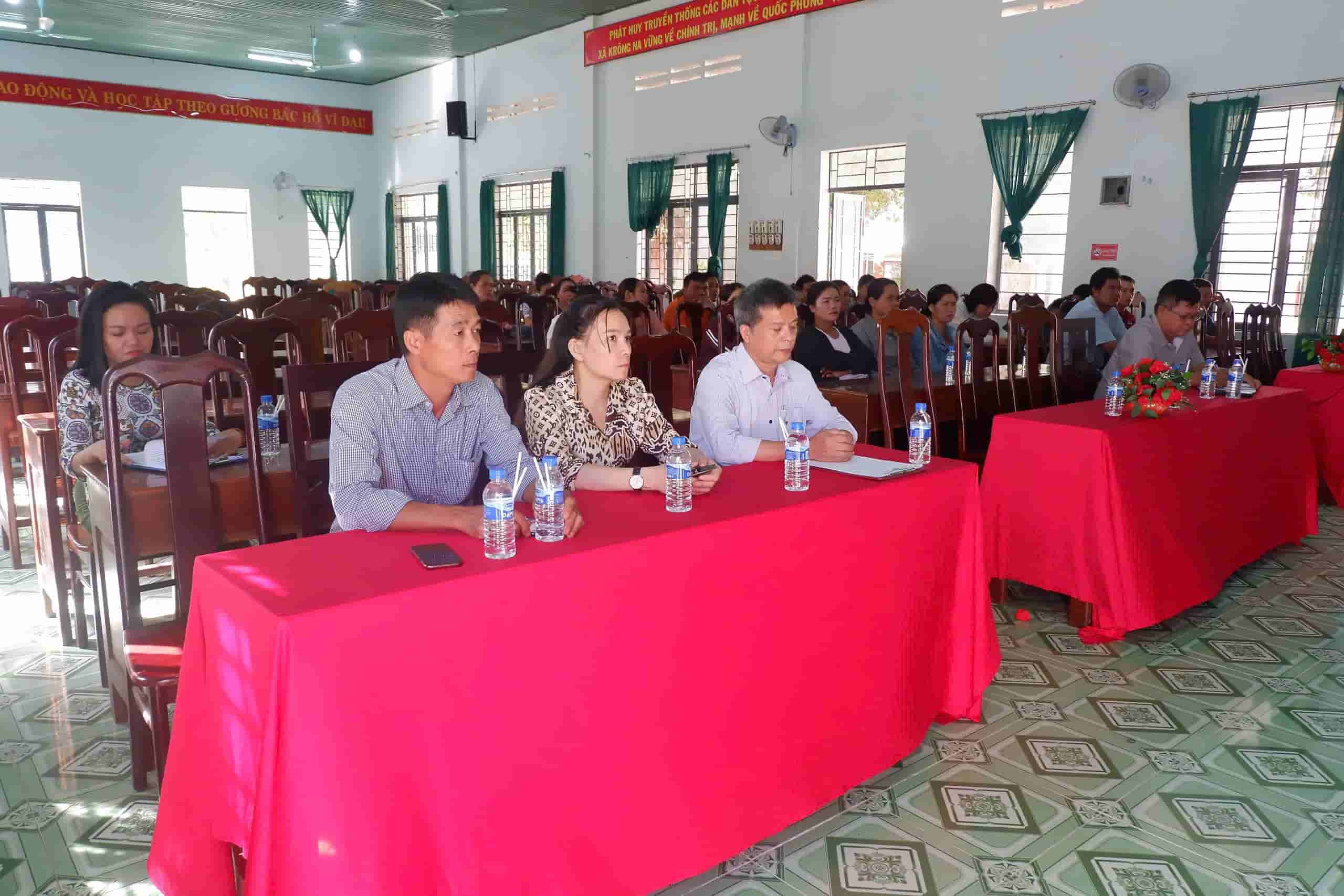 Cac lop nghe day viec lam cho hang nghin lao dong dia phuong. Anh: Bao Lam