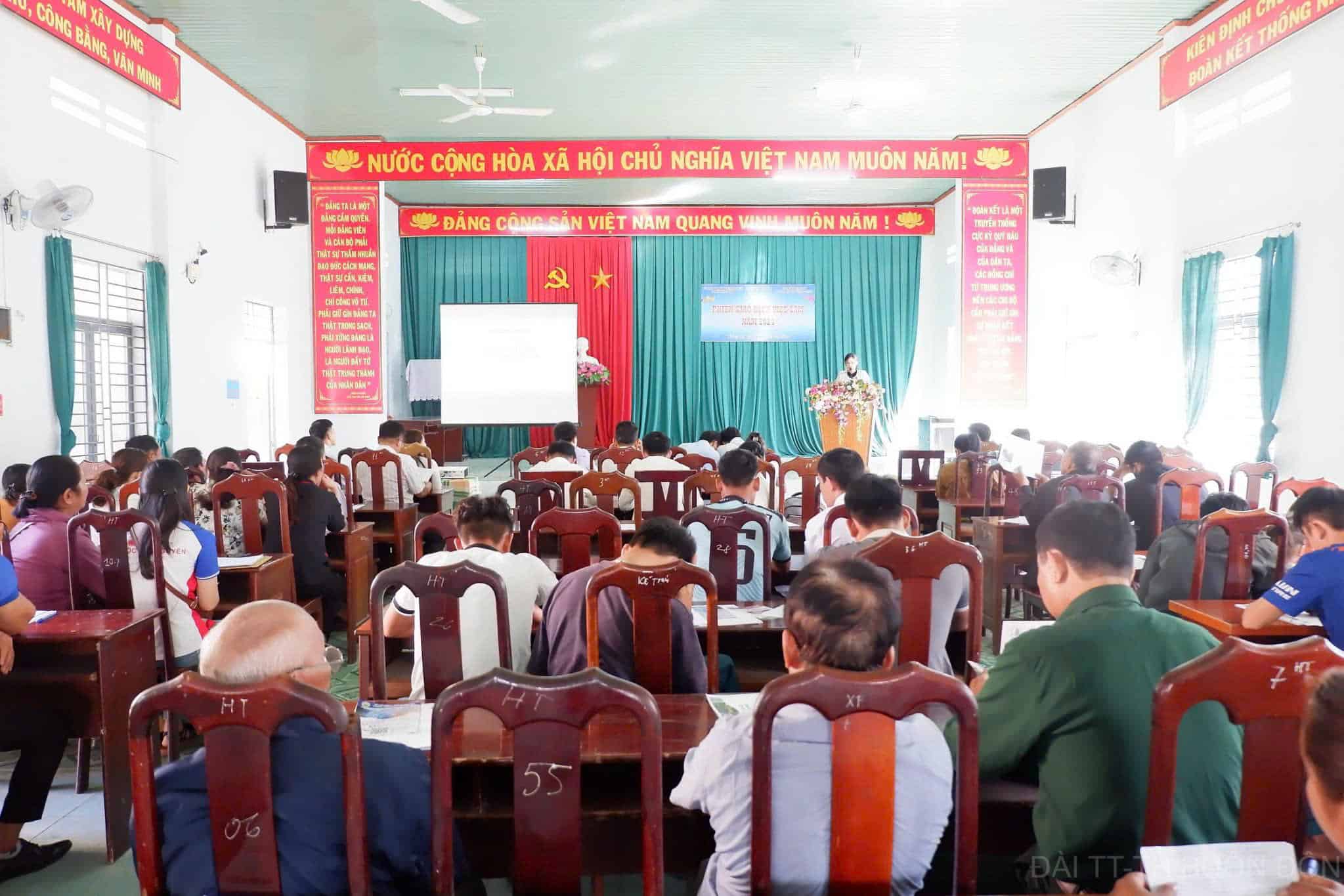 Buôn Đôn thực hiện các chính sách về dạy nghề, kết nối việc làm thu hút hàng trăm lao động tham gia. Ảnh: Bảo Lâm