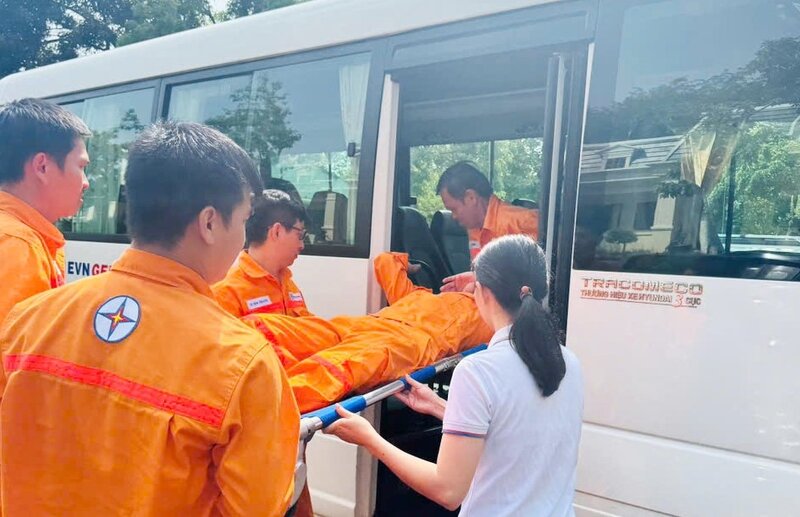 Tháng Công nhân năm 2025, Công ty Thủy điện Đồng Nai tổ chức diễn tập ứng phó với tình huống giả định tai nạn lao động. Ảnh: Khánh Phúc