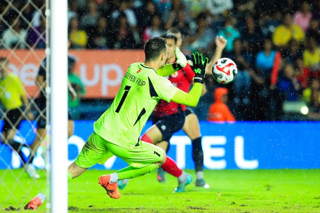 Video del tiroteo de la policia de Hanoi - Buriram United