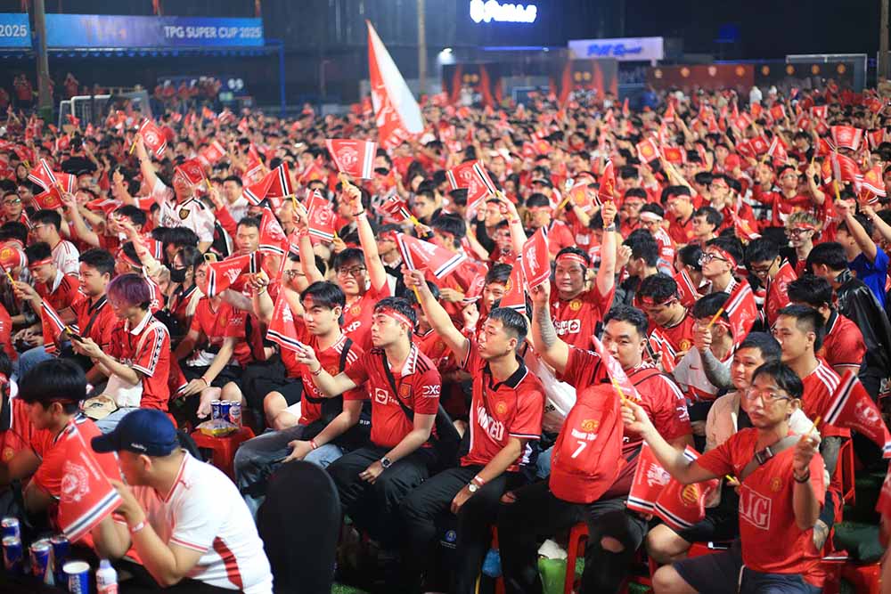 Los fanaticos de la ciudad de Ho Chi Minh se reunieron para ver a Man United patear la final de la Europa League 2024-2025. Foto: Thanh Vu