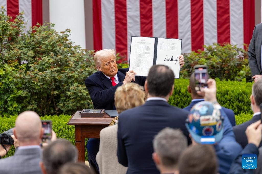 Tong thong My Donald Trump cong bo sac lenh ve thue doi ung toan cau tai Nha Trang, ngay 2.4.2025. Anh: Xinhua