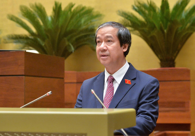 Bo truong Nguyen Kim Son trinh bai to trinh du thao Nghi quyet cua Quoc hoi ve pho cap giao duc mam non cho tre em mau giao tu 3 den 5 tuoi. Anh: Quochoi.vn