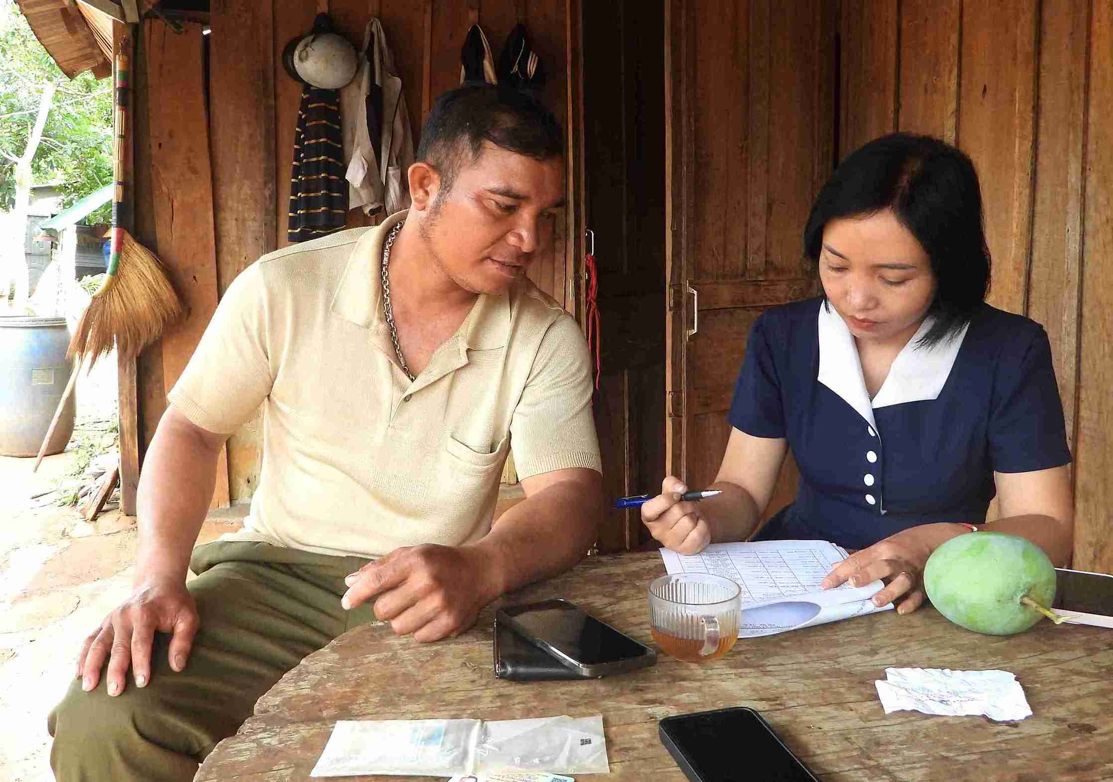 So ho ngheo, can ngheo vung dong bao dan toc thieu so o huyen van con kha nhieu. Anh: Bao Trung