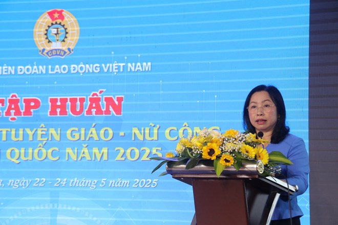 Gần 200 cán bộ Công đoàn toàn quốc tập huấn về công tác Tuyên giáo - Nữ công