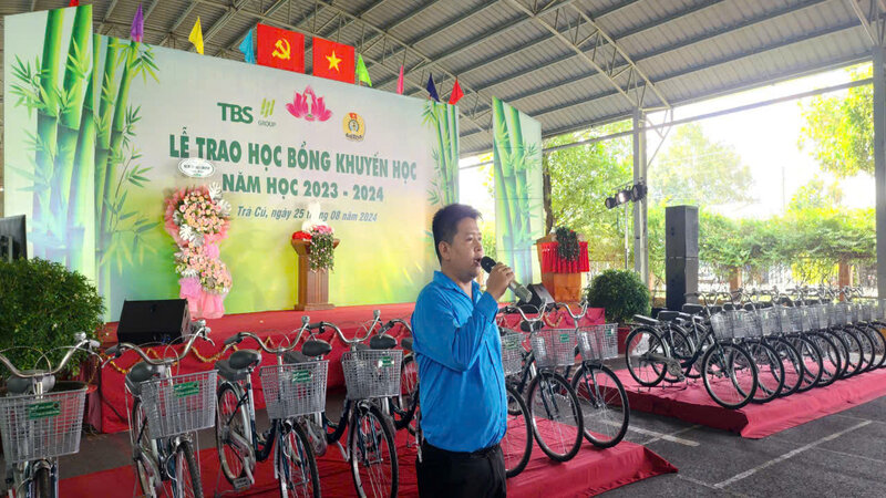 Đảng viên trẻ Nguyễn Phú Quí, tích cự tham gia các hoạt động công đoàn trong thời gian qua. Ảnh: LĐLĐ tỉnh Trà Vinh