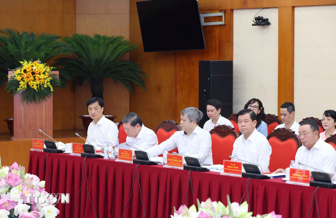 Ủy viên Bộ Chính trị, Bí thư Trung ương Đảng, Chủ nhiệm Ủy ban Kiểm tra Trung ương Nguyễn Duy Ngọc cùng các lãnh đạo Ủy ban Kiểm tra Trung ương. Ảnh: TTXVN