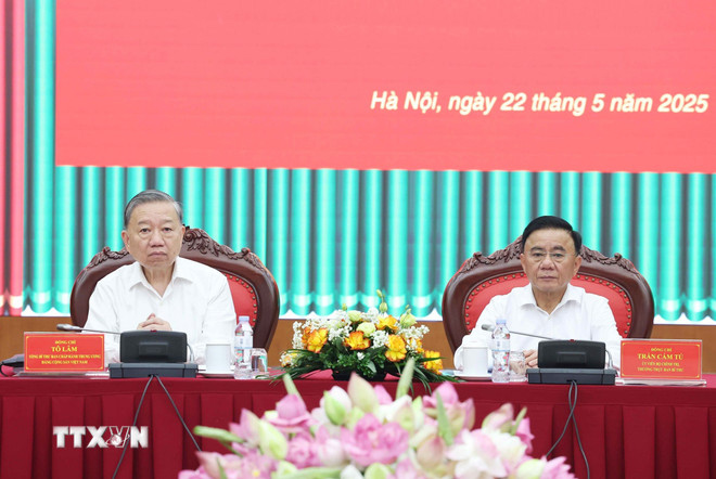 Tổng Bí thư Tô Lâm và Thường trực Ban Bí thư Trần Cẩm Tú chủ trì buổi làm việc. Ảnh: TTXVN