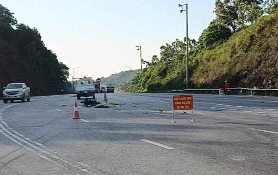 The scene of the accident that killed the motorcyclist. Photo: Nam Tuan.