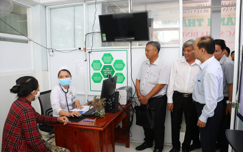 Hien Trung tam Y te Nguyen Van Thu dang xay dung them 2 Phong kham bac si gia dinh. Anh: Hoang Loc