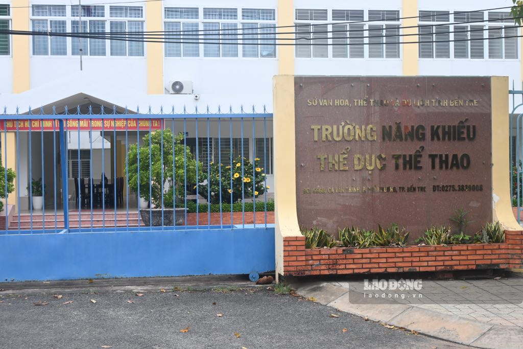 Hai bị can gồm, Tú và Anh là lãnh đạo Trường Năng Khiếu thể dục thể thao tỉnh Bến Tre cũng bị bắt. Trong ảnh là cơ quan nơi ông Tú và ông Anh từng công tác, làm việc. Ảnh: Thành Nhân