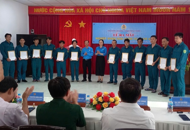 Lễ ra mắt Nghiệp đoàn Dân quân tự vệ cơ sở ở TP Vị Thanh, tỉnh Hậu Giang. Ảnh: Đơn vị cung cấp