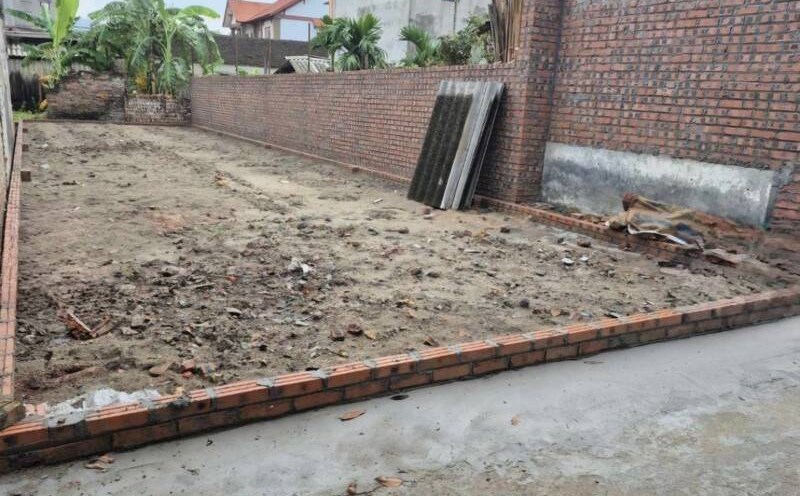 The land segment in the suburbs of Hanoi is of interest to many investors. Photo: Thu Giang