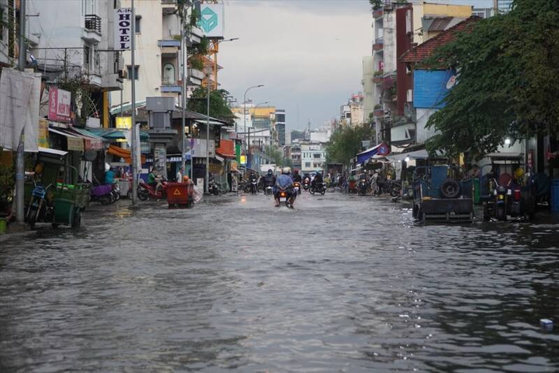 La ciudad de Ho Chi Minh da la bienvenida a una gran lluvia. Foto: Nguyen Chan