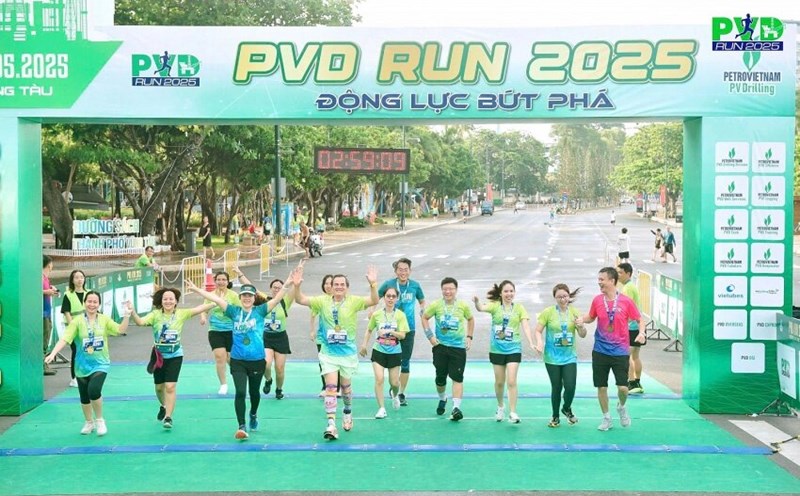 Cadres, union members, and workers participated in the PVD RUN 2025 Run. Photo: Trade Union