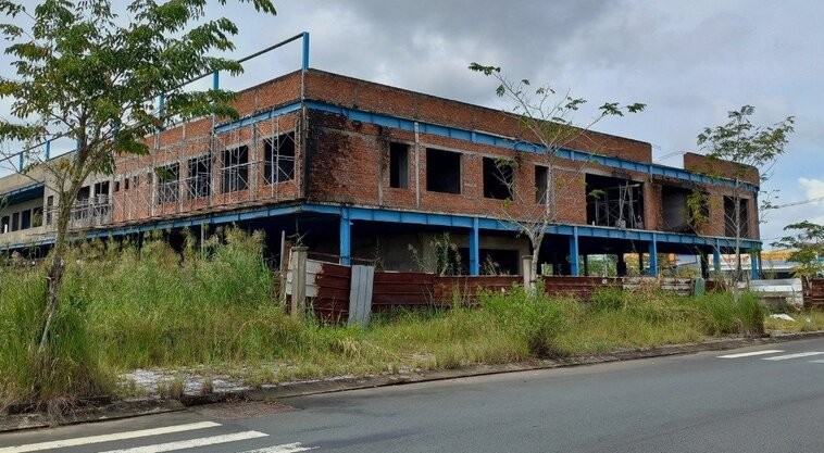 El proyecto de la clinica privada se encuentra en una posicion muy hermosa en Ca Mau con recuperacion de tierras debido a la implementacion tardia (foto tomada en 2022). Foto: Nhat Ho