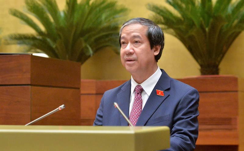 Minister Nguyen Kim Son presented the draft Resolution of the National Assembly on popularizing preschool education for preschool children aged 3 to 5. Photo: Quochoi.vn