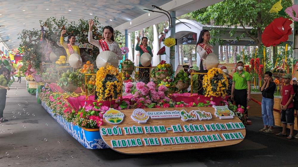 The 21st Southern Fruit Festival 2025 is about to take place in Suoi Tien with hundreds of specialty fruits, a series of attractive cultural and entertainment activities and many surprising incentives for visitors. Photo: Anh Tu