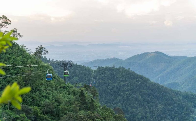 pilgrims to the Xa Loi Phat Dinh of King Tran Nhan Tong will be given free round-trip cable car tickets. Photo: Ngoa Van Yen Tu