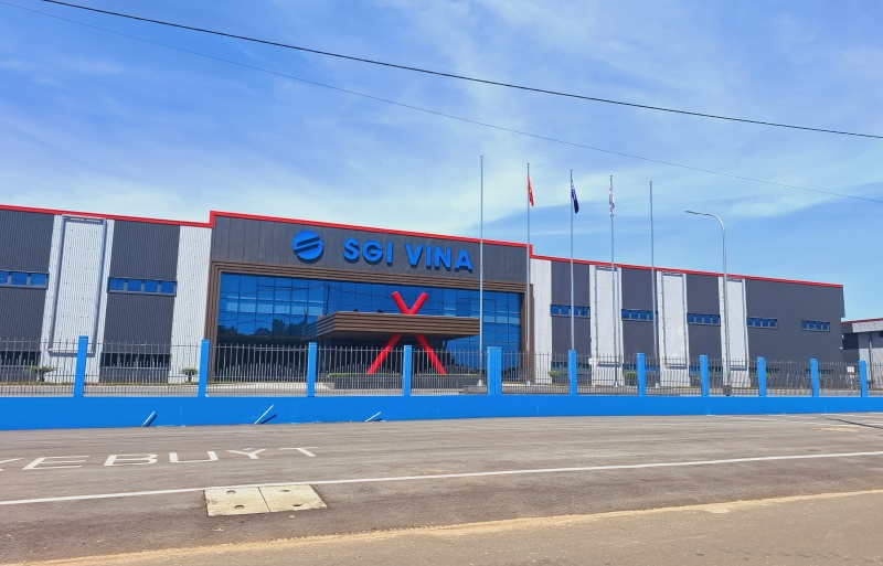 12 công nhân bị thương sau vụ nổ lớn ở nhà máy sản xuất nam châm từ tính SGI Vina (Núi Thành, Quảng Nam). Ảnh: Nguyễn Hoàng