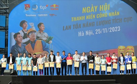 Chuong trinh da mang den nhung gia tri thiet thuc, tu ho tro suc khoe den giai tri cho thanh nien cong nhan. Anh: TCP Viet Nam & Red Bull