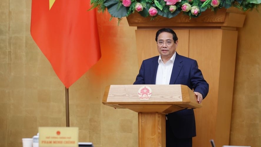 Politburo member and Prime Minister Pham Minh Chinh said that many cases of cadres being disciplined by superiors "holding" specific things, not decentralization or delegation of power. Photo: VGP/Nhat Bac