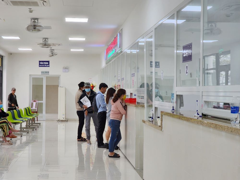 Da Nang recorded 13 cases of COVID-19, the Ministry of Health recommends that people increase epidemic prevention. Photo: Tran Thi