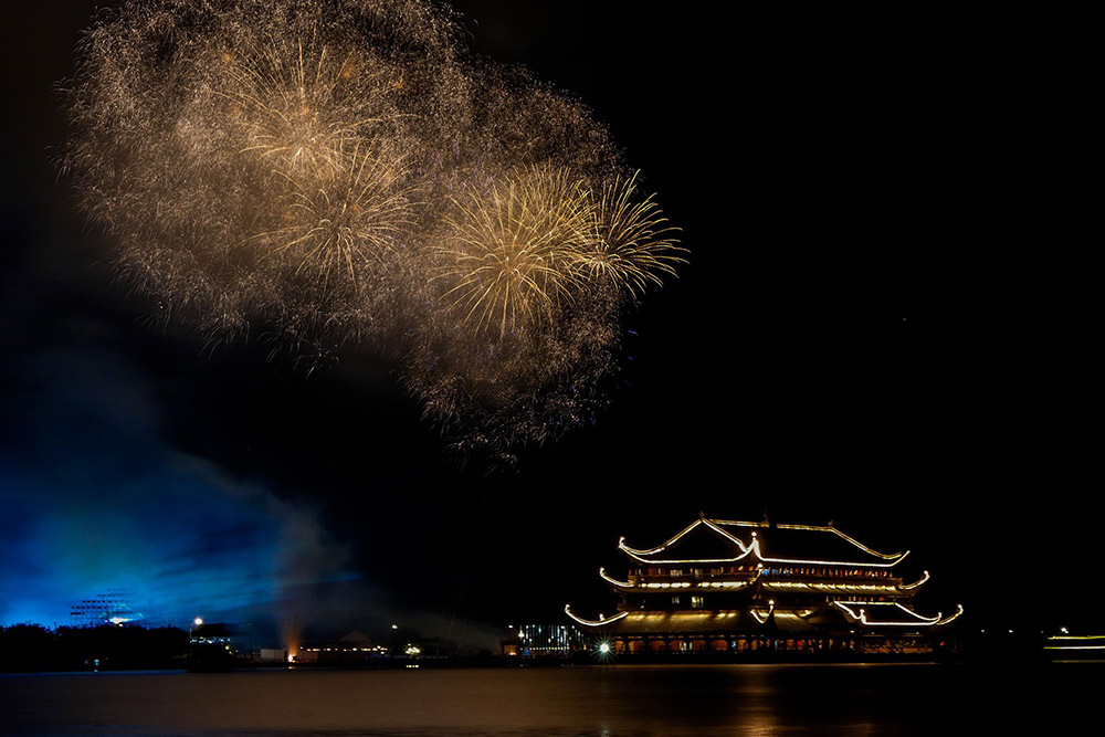 Fireworks are brilliant in Ha Nam during the festive season. Photo: Dao Anh Thu