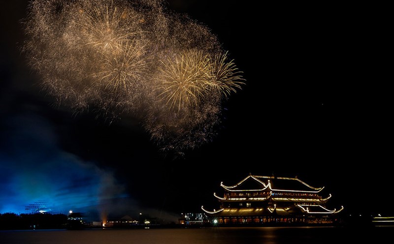 Fireworks are brilliant in Ha Nam during the festive season. Photo: Dao Anh Thu