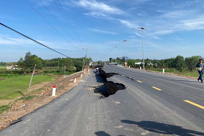 Vụ sụt lún cầu ở Tây Ninh, nguyên nhân từ túi bùn dưới nền đường