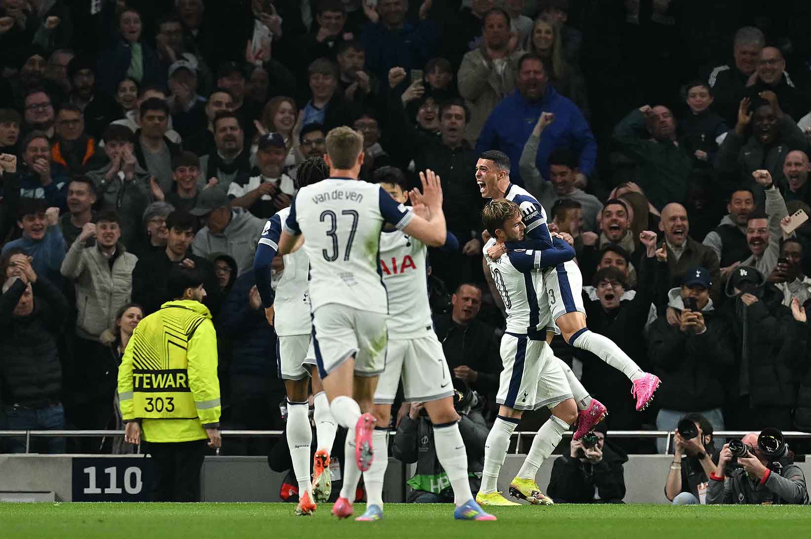 Hanh trinh ki dieu cua Tottenham mang lai nguon cam hung rat lon cho nhieu doi bong hang trung. Anh: AFP