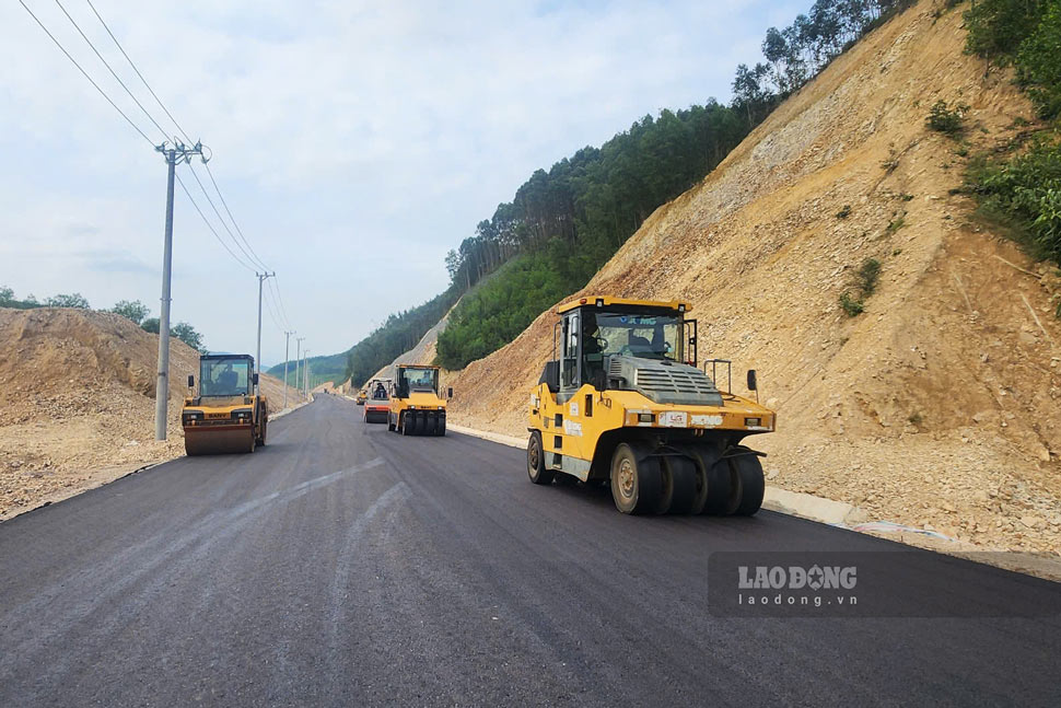 Traffic projects in Binh Dinh use public investment capital. Photo: Hoai Phuong