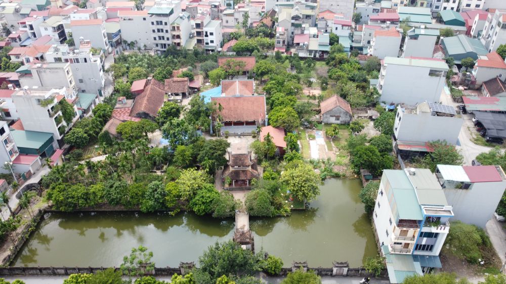Panorama of the ancient Giang Xa pagoda seen from above.