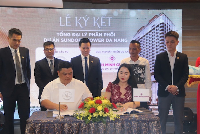 Firmando un acuerdo de cooperacion estrategica en el Proyecto Sundora Tower Da Nang. Foto: Nguyen Linh