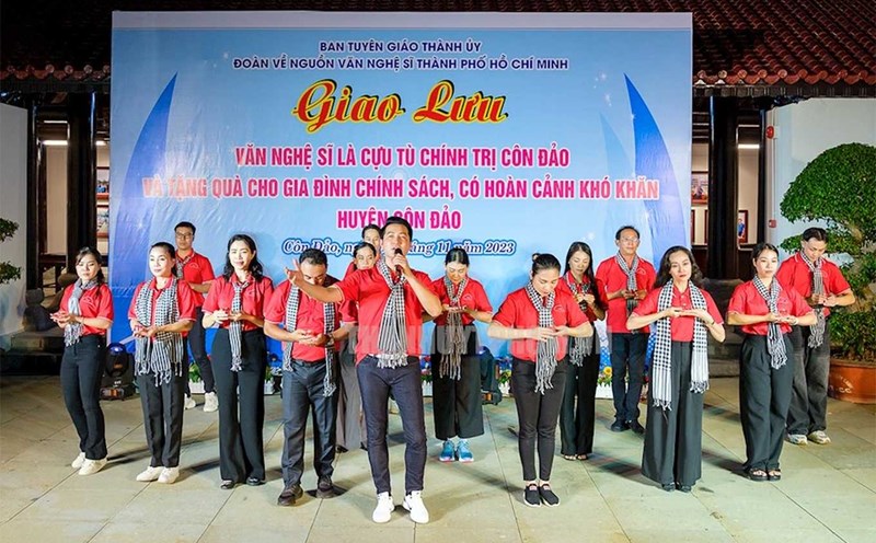 Ho Chi Minh City artists have participated in the Journey to the Source "Con Dao - The Sacred Land of the Fatherland" in 2023, organized by the Ho Chi Minh City Party Committee's Propaganda Department. Photo: Ho Chi Minh City Party Committee's Propaganda Department.
