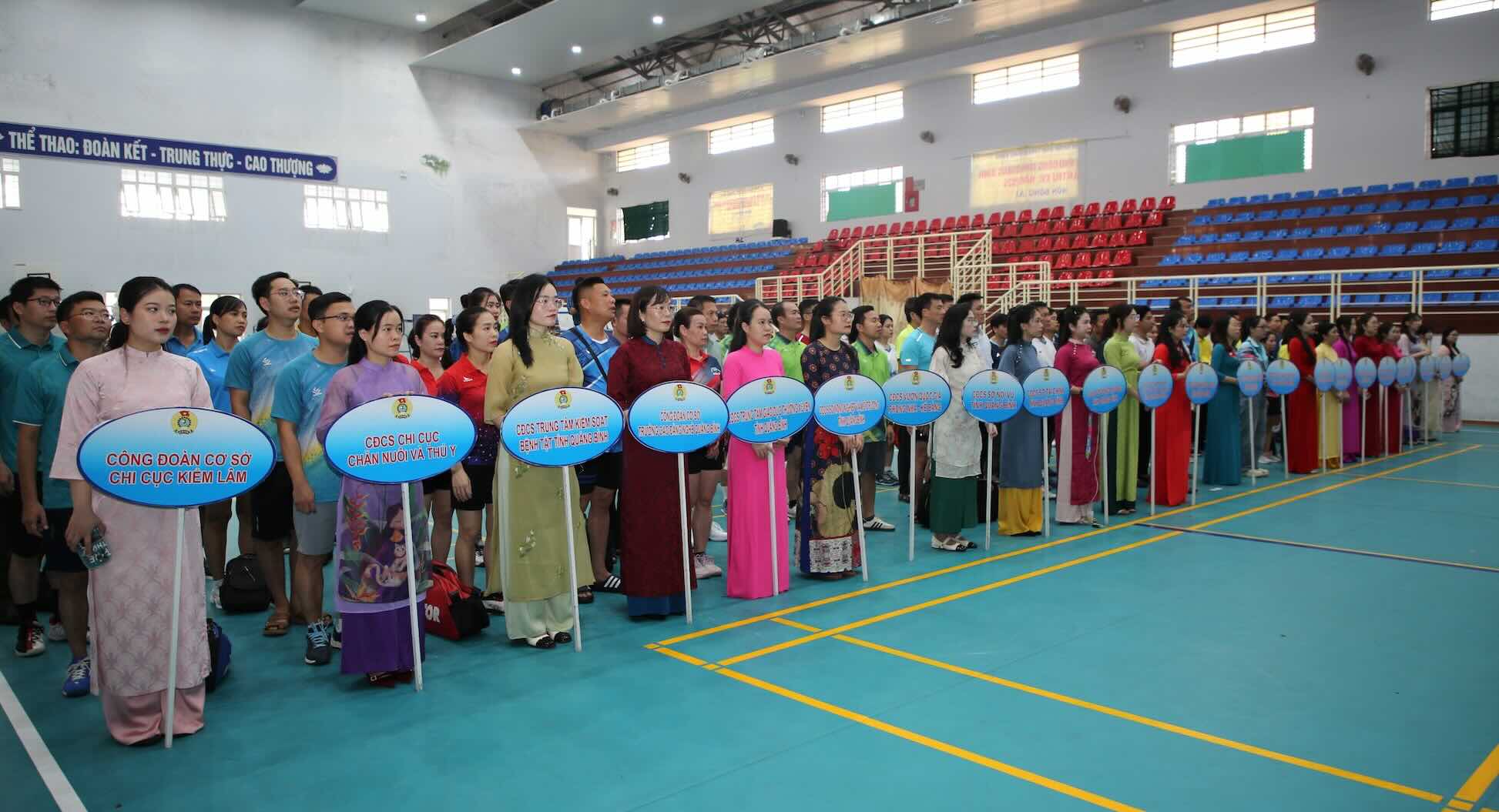 68 đôi tranh tài Giải Cầu lông công chức, viên chức, lao động năm 2025 ở Quảng Bình. Ảnh: Công Sáng