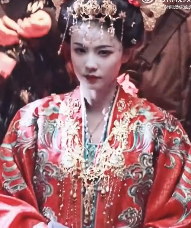 Tao hinh tan nuong bi che bai cua Bach Loc trong “Duong cung ky an“. Anh: Cat tu video