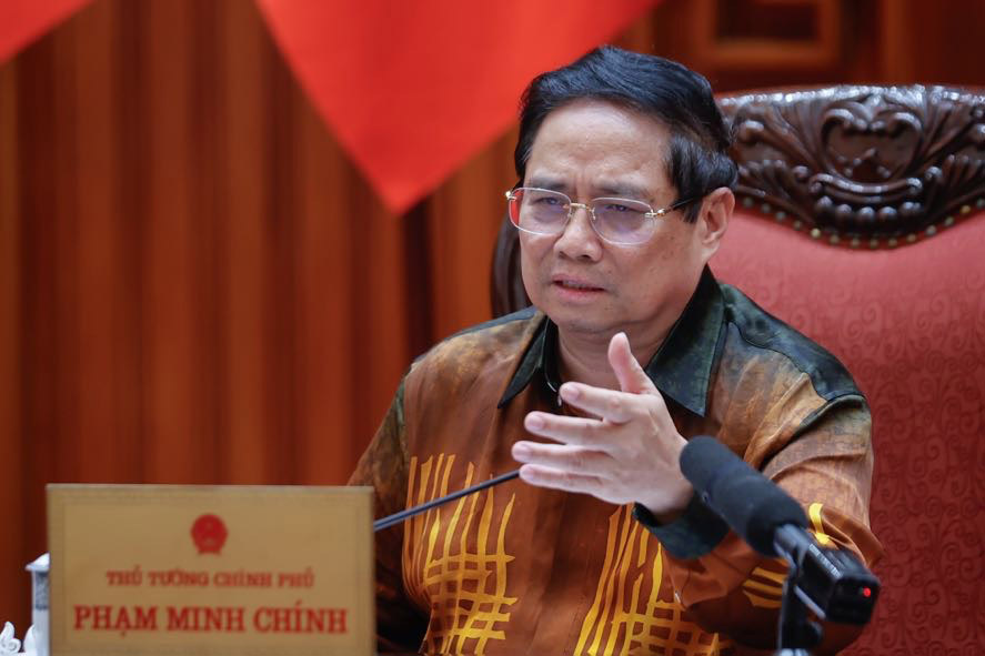 Miembro de Politburo, primer ministro, Pham Minh Chinh, presidio una reunion para comentar sobre el proyecto de resolucion de la Asamblea Nacional sobre la construccion de un centro financiero internacional en Vietnam. Foto: VGP/NHAT BAC