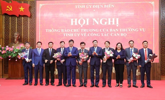 Một cán bộ huyện ở Điện Biên nhận gần 2,4 tỉ đồng nghỉ hưu trước tuổi