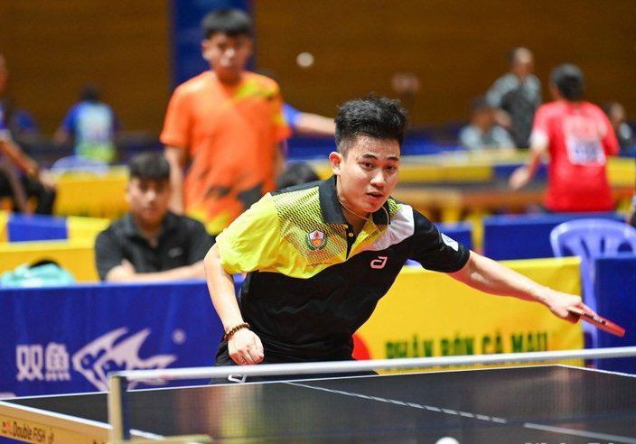 Le Dinh Duc contributed to helping CAND T&T win the gold medal in the men's team event of the national table tennis championship. Photo: Duy Linh