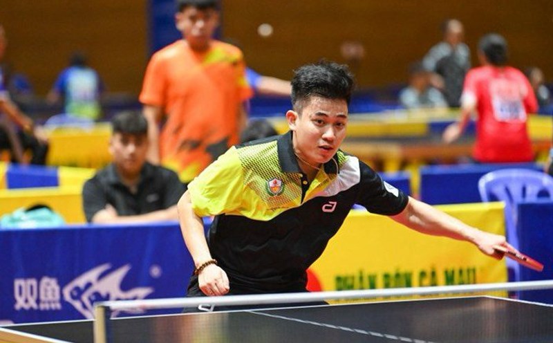 Le Dinh Duc contributed to helping CAND T&T win the gold medal in the men's team event of the national table tennis championship. Photo: Duy Linh