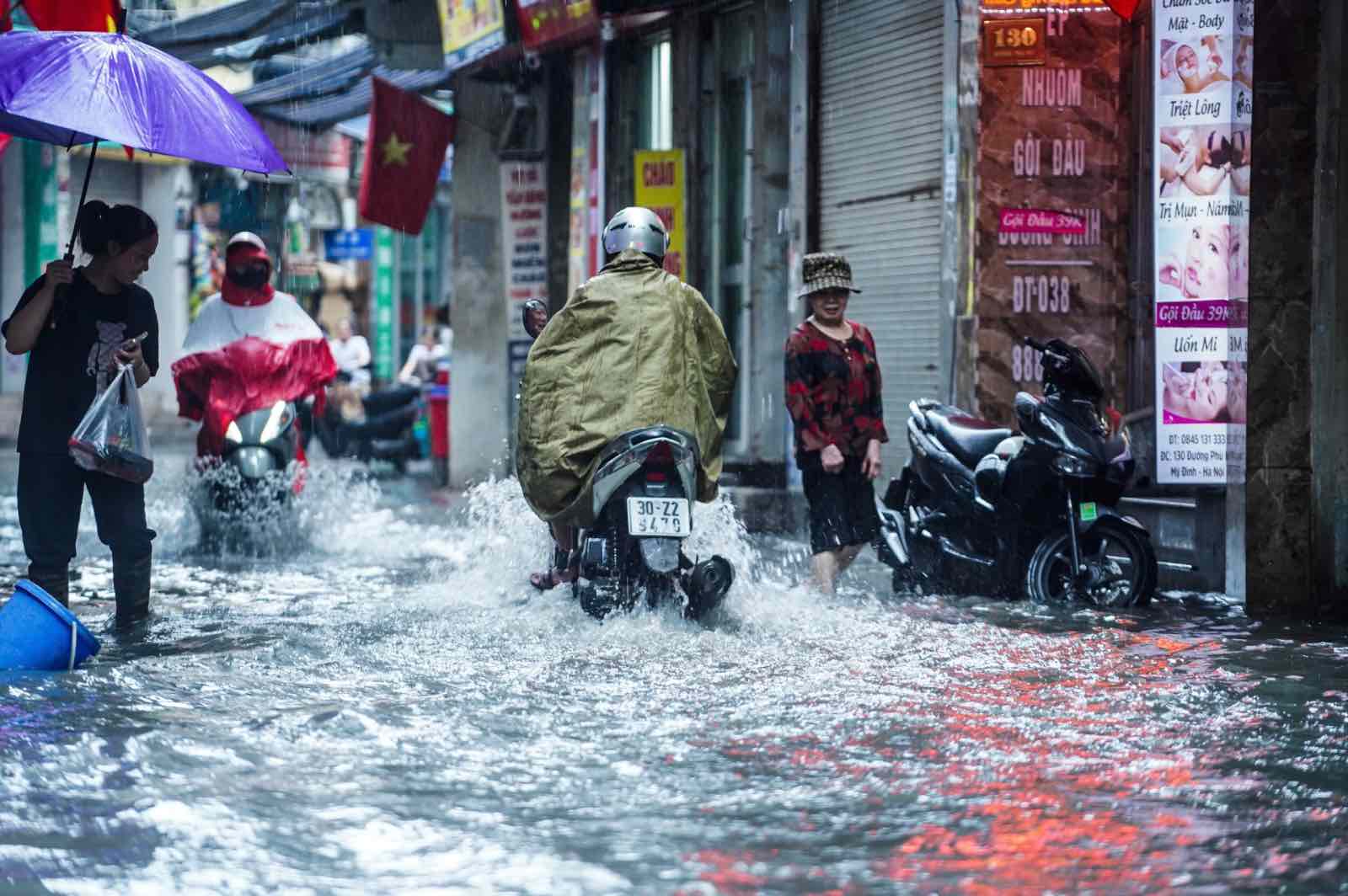 The weather forecast is scattered thunderstorms across the country in the coming days, with showers and heavy rain in some places. Photo: Huu Chanh